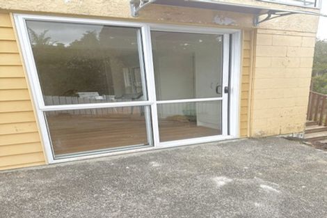 Photo of property in 2/59 Pupuke Road, Birkenhead, Auckland, 0627