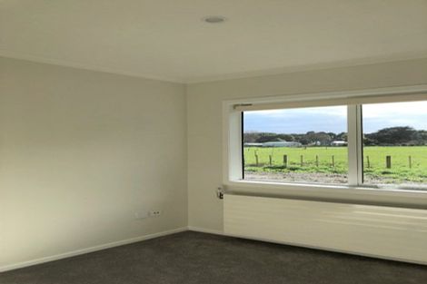 Photo of property in 72 Kuku Beach Road, Kuku, Levin, 5570