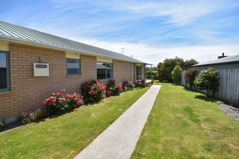 Photo of property in 8 Sandown Street, Waihola, Milton, 9073