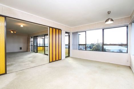 Photo of property in 9 View Road, Shelly Park, Auckland, 2014
