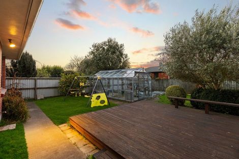 Photo of property in 9 Hannah Place, Redwood, Christchurch, 8051