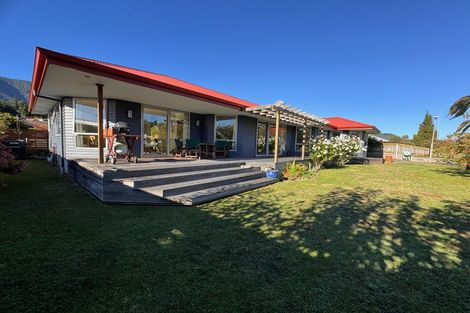 Photo of property in 6 Weka Place, Picton, 7220