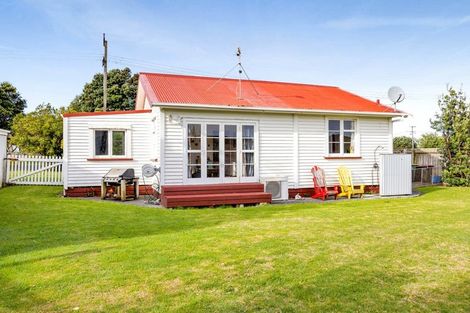 Photo of property in 14 Ohawe Terrace, Ohawe, Hawera, 4671