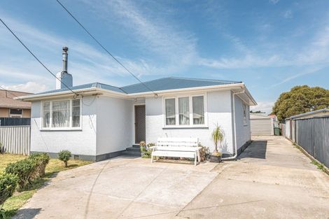 Photo of property in 28 Raupo Street, Castlecliff, Whanganui, 4501