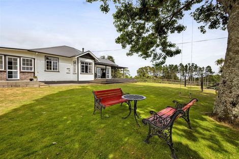 Photo of property in 206 Henwood Road, Paraite, New Plymouth, 4372