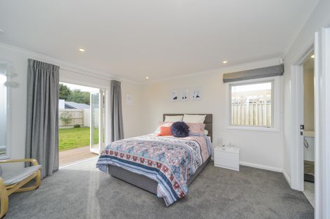 Photo of property in 28 Serenity Crescent, Kelvin Grove, Palmerston North, 4414