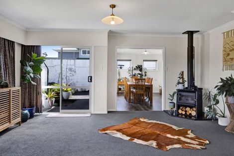 Photo of property in 1 Nikau Street, Inglewood, 4330