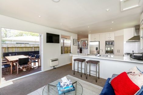 Photo of property in 180 Brooklands Road, Vogeltown, New Plymouth, 4310