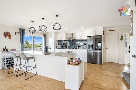 Photo of property in 2 Poto Road, Normandale, Lower Hutt, 5010