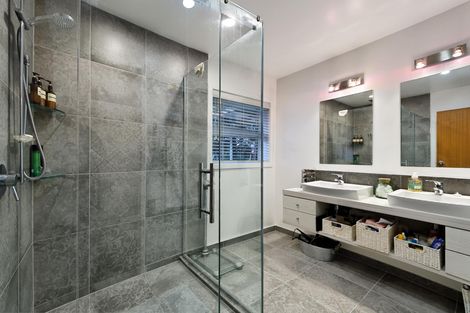 Photo of property in 12 Havelle Avenue, Titirangi, Auckland, 0604