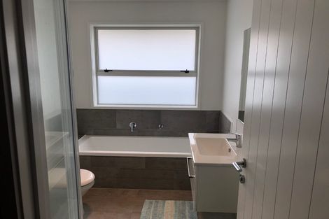 Photo of property in 33 Kahuparere Crescent, Pyes Pa, Tauranga, 3112