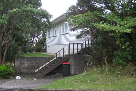 Photo of property in 1 Kinapori Terrace, Newlands, Wellington, 6037