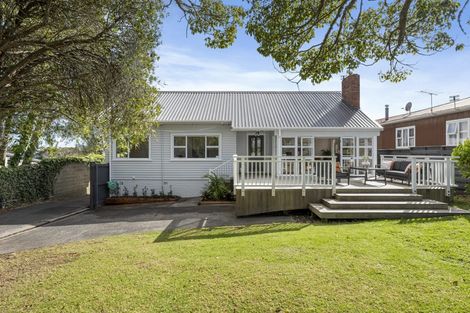 Photo of property in 2/159 Mokoia Road, Birkenhead, Auckland, 0626