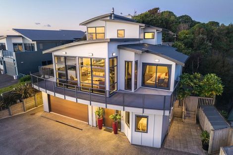 Photo of property in 6 Seascape View, Paremata, Porirua, 5024