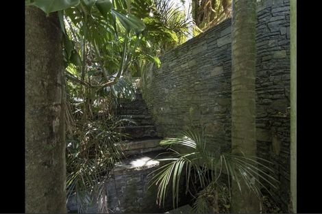 Photo of property in 323 Glenfield Road, Glenfield, Auckland, 0629