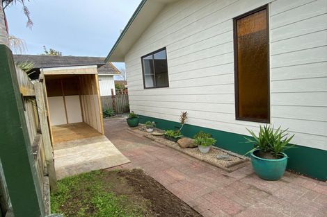 Photo of property in 12a Tamaki Bay Drive, Pakuranga, Auckland, 2010