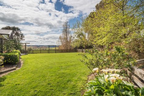 Photo of property in 803 Fitzherbert Road East, Aokautere, Palmerston North, 4471