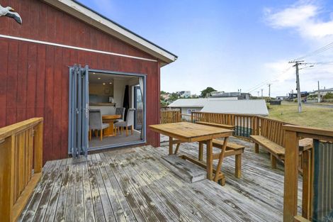 Photo of property in 4 Trafalgar Street, Foxton Beach, Foxton, 4815