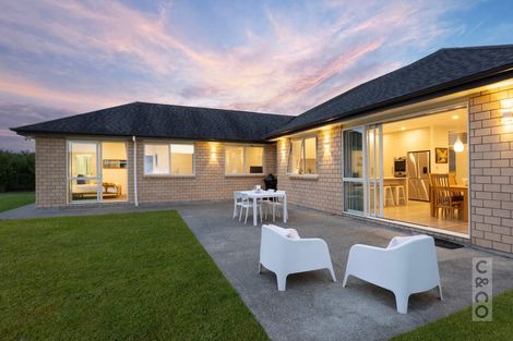Photo of property in 16 Fruitlands Road, Kumeu, 0810