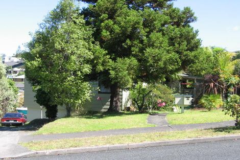 Photo of property in 22 Deverell Place, Northcross, Auckland, 0632