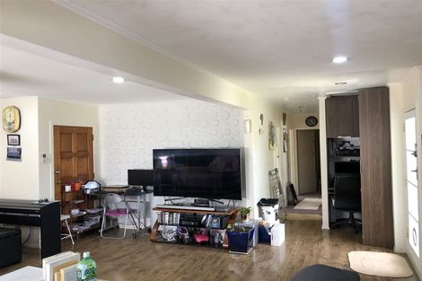 Photo of property in 21 Dundale Avenue, Blockhouse Bay, Auckland, 0600