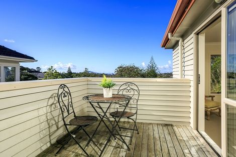 Photo of property in 2/11 Camelot Place, Glenfield, Auckland, 0629
