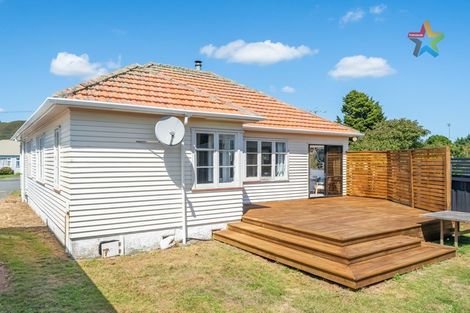 Photo of property in 4 Deans Grove, Taita, Lower Hutt, 5011