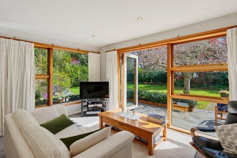 Photo of property in 10 Karaka Grove, Waikanae, 5036