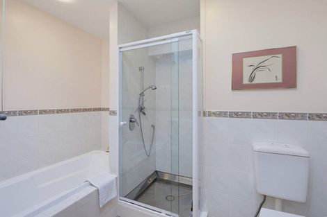 Photo of property in 10 Karaka Grove, Waikanae, 5036