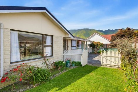 Photo of property in 43 Belvedere Avenue, Waikanae, 5036