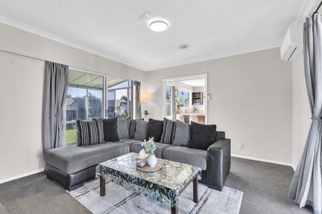 Photo of property in 13 Davidson Crescent, Hornby, Christchurch, 8042