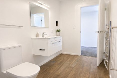 Photo of property in 10/19 Collins Avenue, Tawa, Wellington, 5028