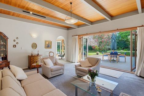 Photo of property in 10 Karaka Grove, Waikanae, 5036