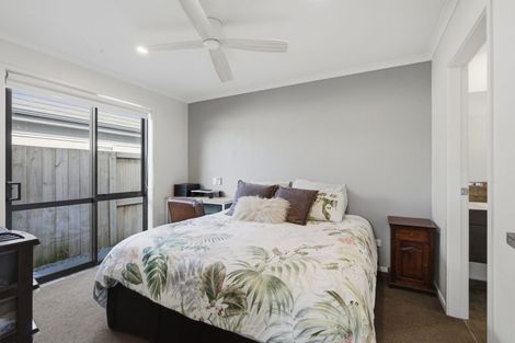 Photo of property in 51 Crown Street, Papamoa, 3118
