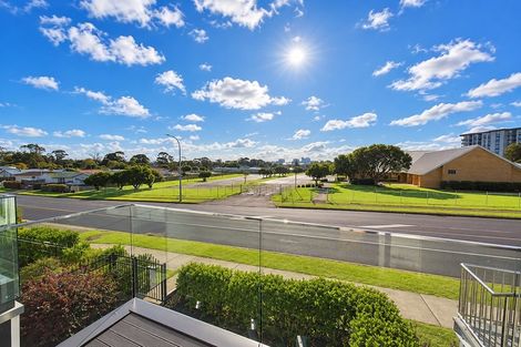 Photo of property in 2/8 Kerrs Road, Wiri, Auckland, 2104