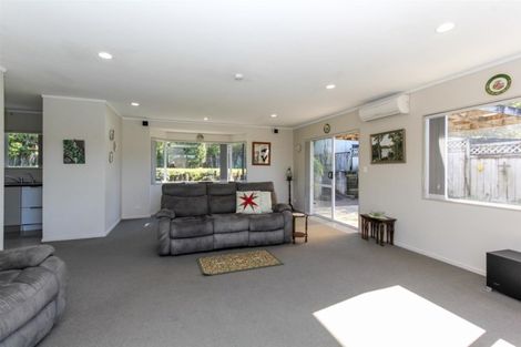 Photo of property in 6 Fantome Place, Whalers Gate, New Plymouth, 4310