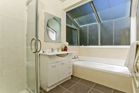 Photo of property in 26 Taroka Close, Pinehill, Auckland, 0632