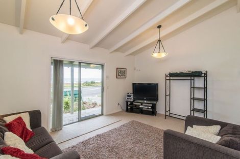 Photo of property in 110 Marine Parade, Otaki Beach, Otaki, 5512