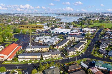 Photo of property in 39/11 Ray Small Drive, Papakura, 2110