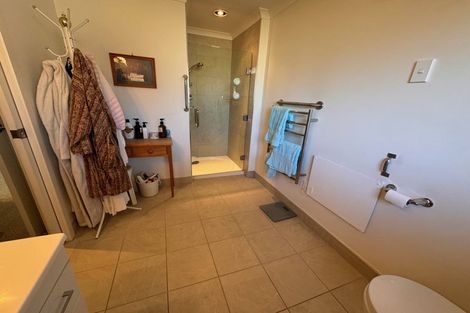 Photo of property in 6 Weka Place, Picton, 7220