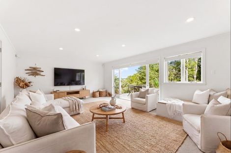 Photo of property in 16 Grand View Road, Leigh, 0985