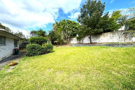 Photo of property in 2/4 Mahuta Grove, Northcote, Auckland, 0627