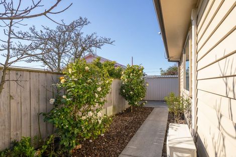 Photo of property in 2 Walnut Lane, Carterton, 5713