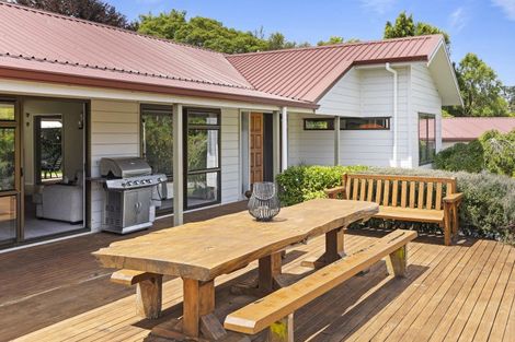 Photo of property in 132 Motu Road, Kumeu, 0891