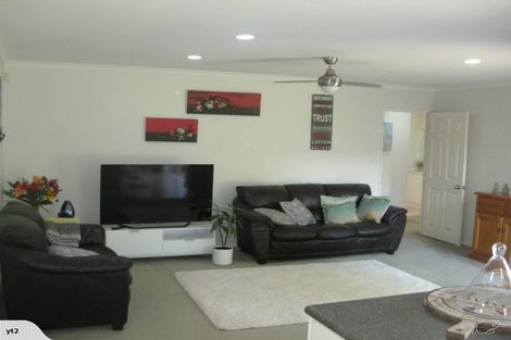 Photo of property in 40 Rushgreen Avenue, Pahurehure, Papakura, 2113