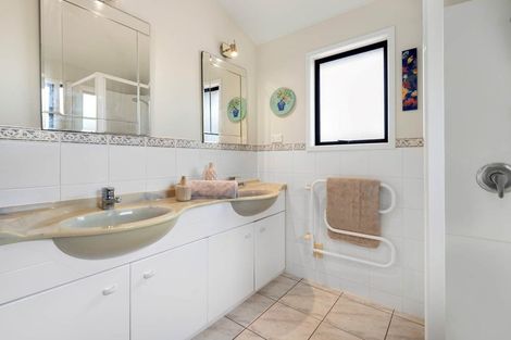 Photo of property in 5 Wisteria Way, Mairangi Bay, Auckland, 0630