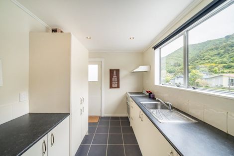 Photo of property in 1/32 Hartford Crescent, Totara Park, Upper Hutt, 5018
