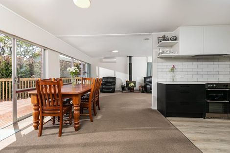 Photo of property in 7 Highlight Parade, Te Atatu South, Auckland, 0610