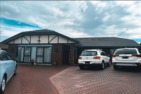 Photo of property in 7 Kallaroo Place, Botany Downs, Auckland, 2010