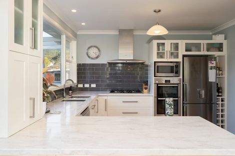 Photo of property in 2 Fitzwilliam Terrace, Tawa, Wellington, 5028